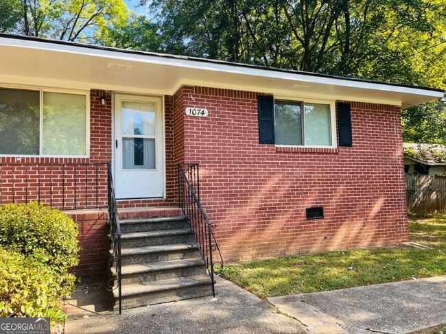 Photo - 1076 Center St SW