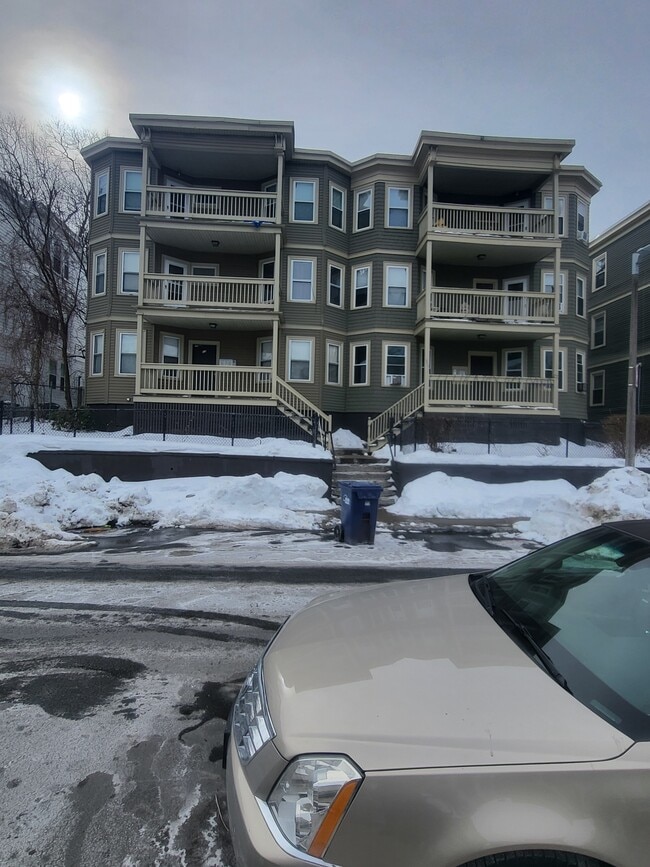 Building Photo - 25 Fessenden St Unit 25 Fessenden st Mattapan apt 2