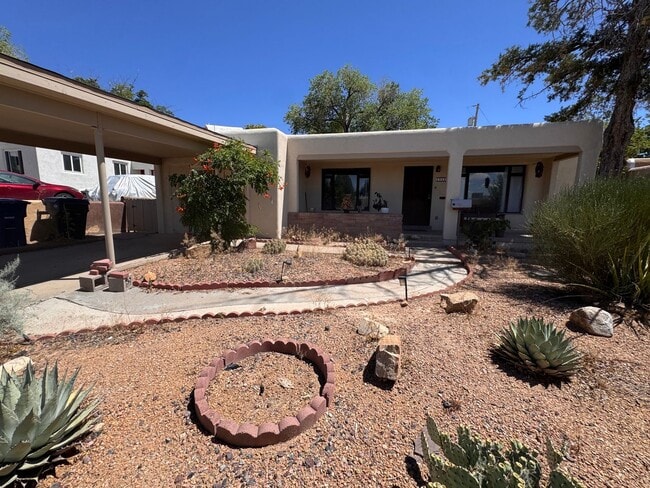 Photo - Beautiful home near UNM/CNM. 3 Bedroom 2 bath