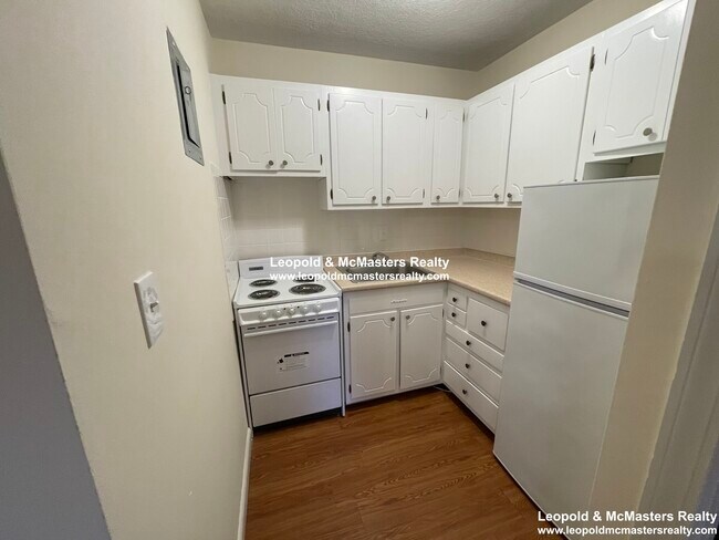 Building Photo - 144 North Beacon St Rental