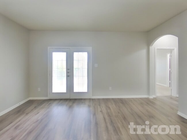 Photo - 417 Sapphire Ln