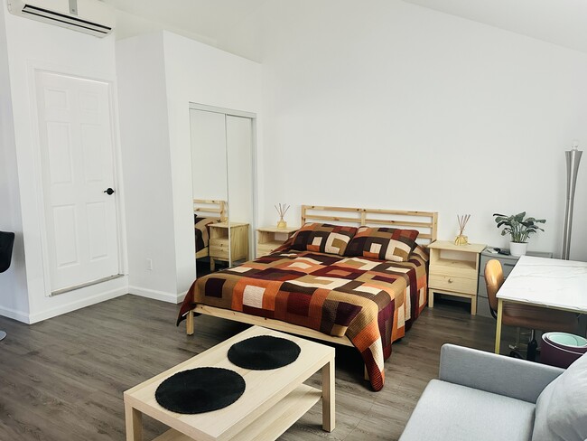 Photo - 6271 Saloma Ave