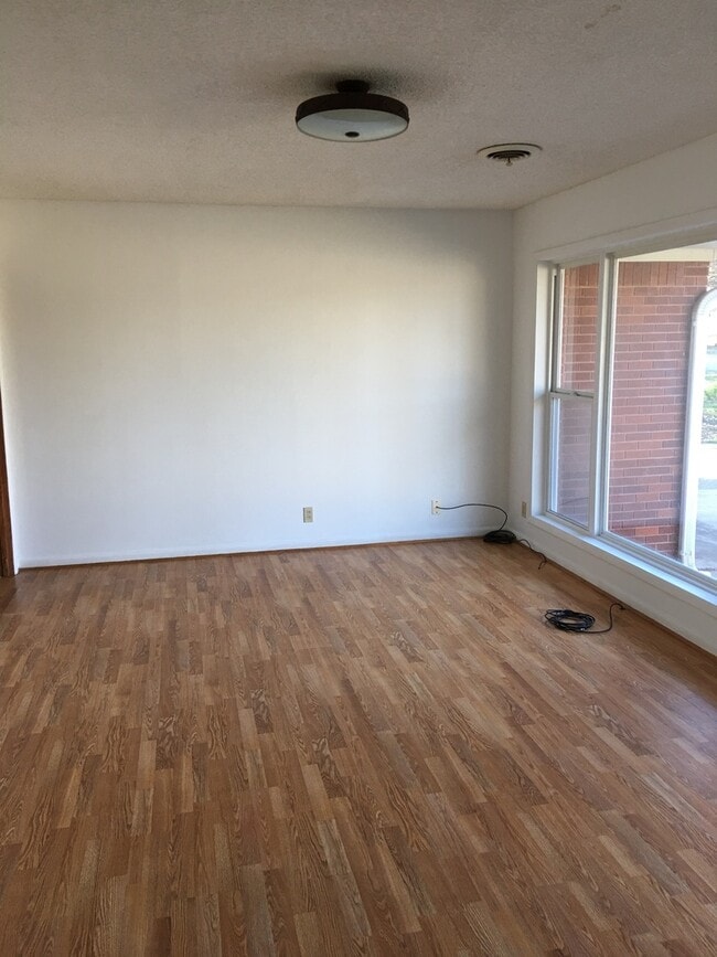 Photo - 409 W Dogwood St