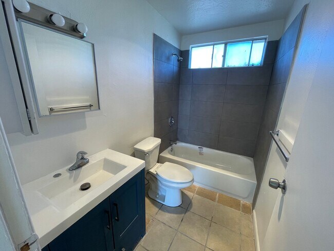 Photo - 4758 Imperial Ave Unidad 4