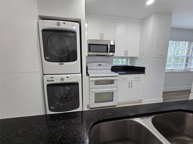 Photo - 8886 SW 3rd St Unidad 202