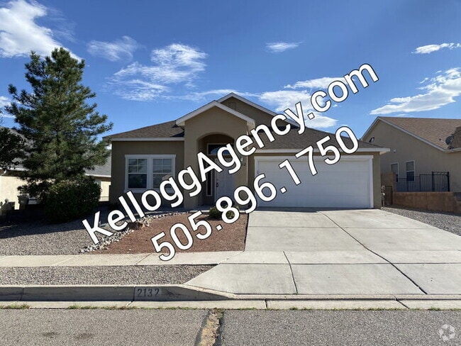 Building Photo - Spacious- 2 Living Rm/3BR/2Bath in Cabezon Rental