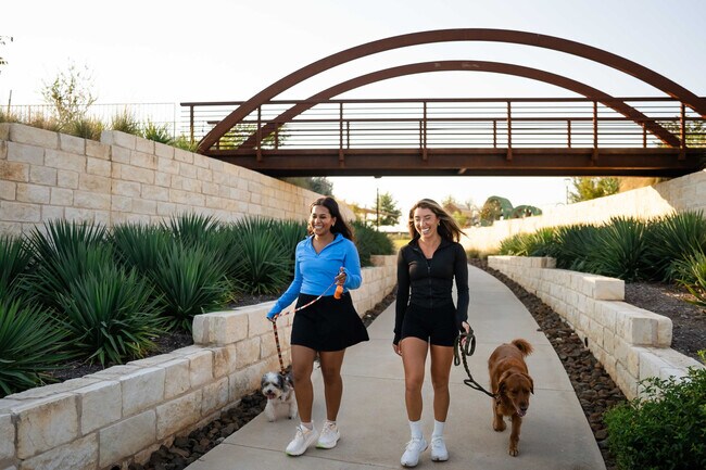 Building Photo - BB Living Easton Park