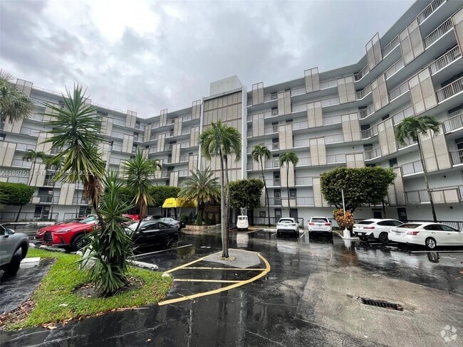 Building Photo - 20400 W Country Club Dr Unit 60 Rental