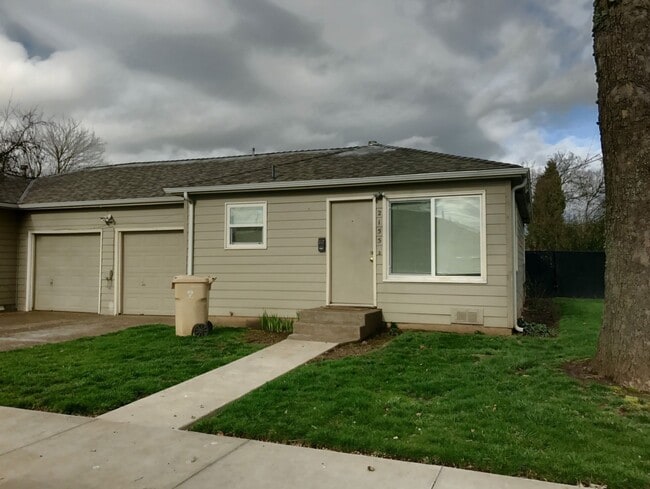 2 Bedroom Duplex ~ Albany ~ Pet Friendly - 2 Bedroom Duplex ~ Albany ~ Pet Friendly Apartment Unit 2155 5th Ave SE