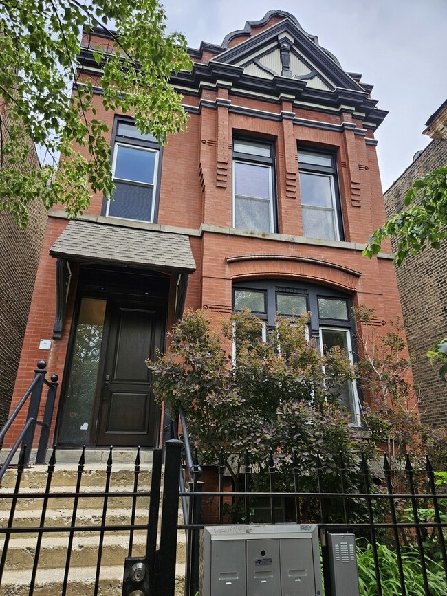 Building Photo - 1243 N Damen Ave Rental