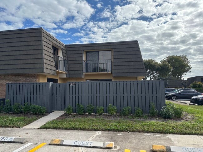 Building Photo - 1017 10th Way