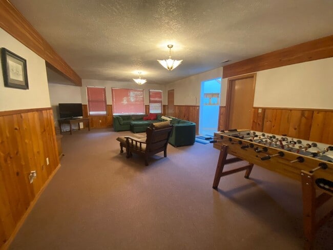 Photo - Octagonal Beach House - Sleeps 10 - MID-TERM