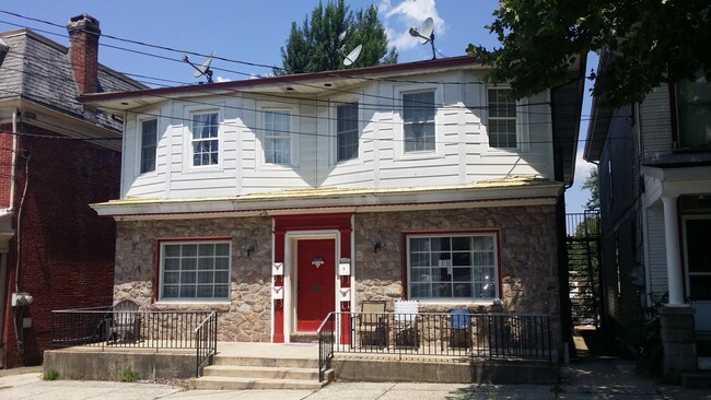 Building Photo - 433 E 1st St Unit C Rental