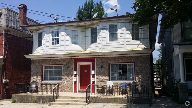 Building Photo - 433 E 1st St Unit C Rental