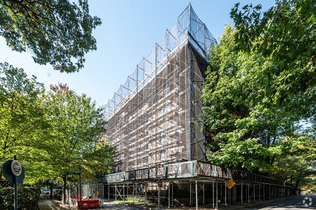 7214 Burns Ave - 10 Holder Pl