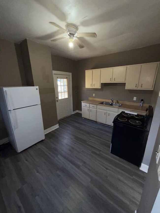 Photo - 1708 S Kerth Ave