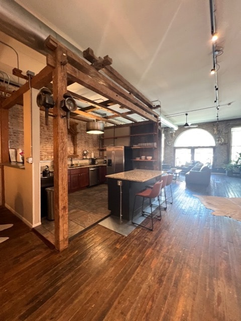 Building Photo - 214 E Commercial St Rental