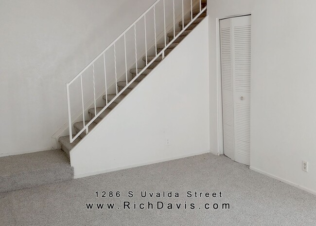 Photo - 2 bed, 1 Bath, 900 sqft with washer/dryer ...