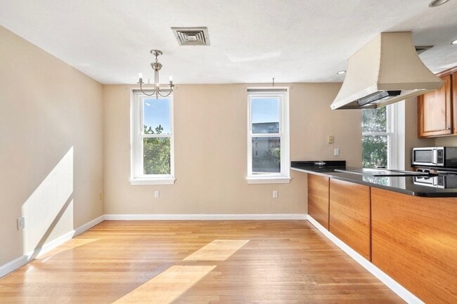 Photo - 33 Essex St Unit 2