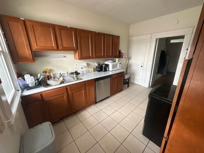 Photo - Tuller St 2157-2159 MLR (LH2) Unit 2157