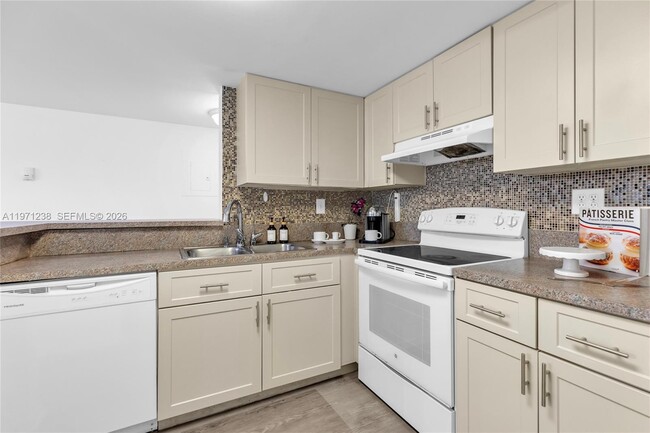 Photo - 9785 Nob Hill Ct Unit 9785