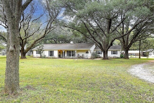 Building Photo - 34122 Pecan Hill Dr Rental