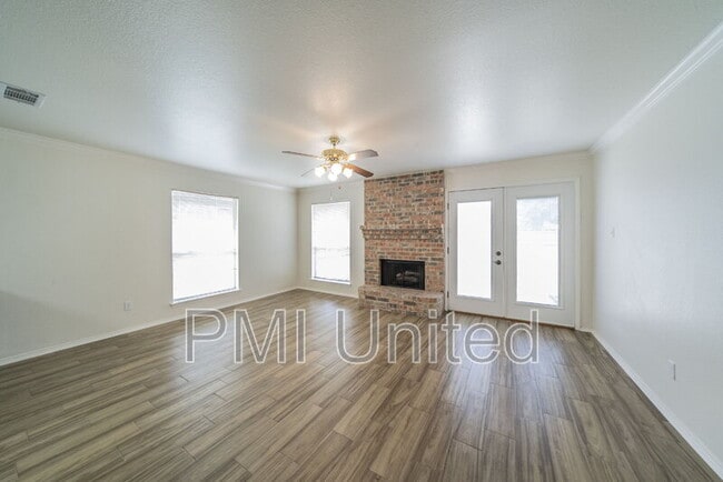 Photo - 2758 Red Oak Dr