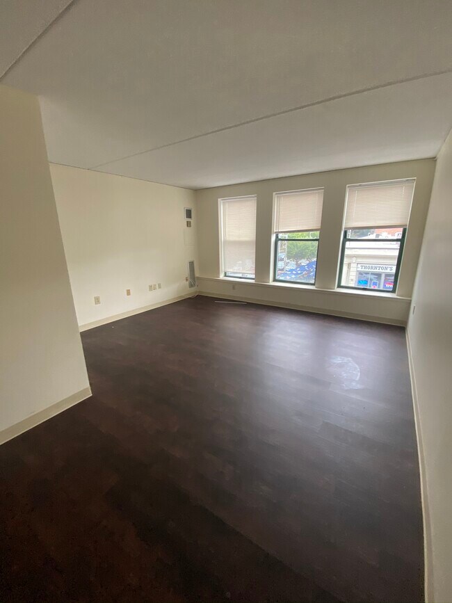Building Photo - 106 Peterborough St Rental