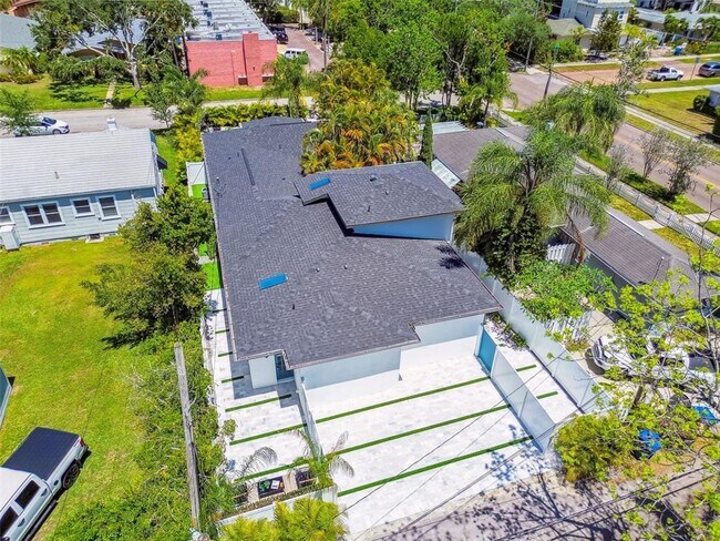 Photo - 110 28th Ave N