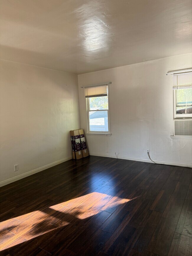 Living Room - 10530 Hillhaven Ave Unidad 1