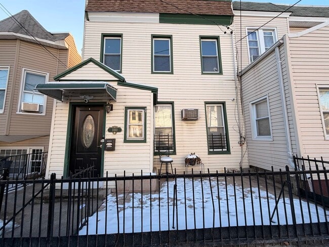 Building Photo - 1011 Paterson Plank Rd Unit 2