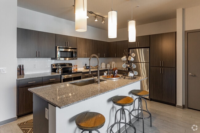 2BR, 2BA - 1111SF