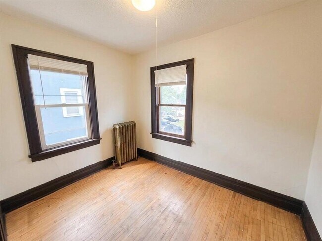 2020 E Franklin Ave
