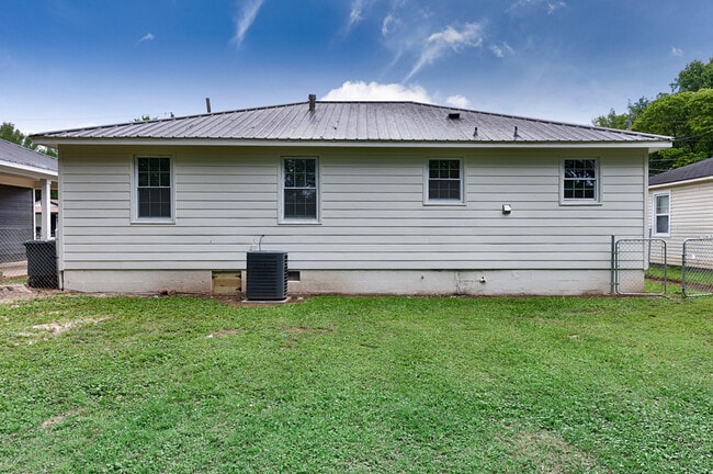 Photo - 2921 Wilson Dr NW