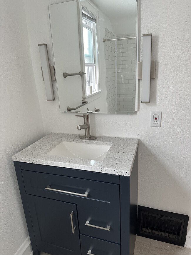 Bathroom - 736 S 2nd Ave