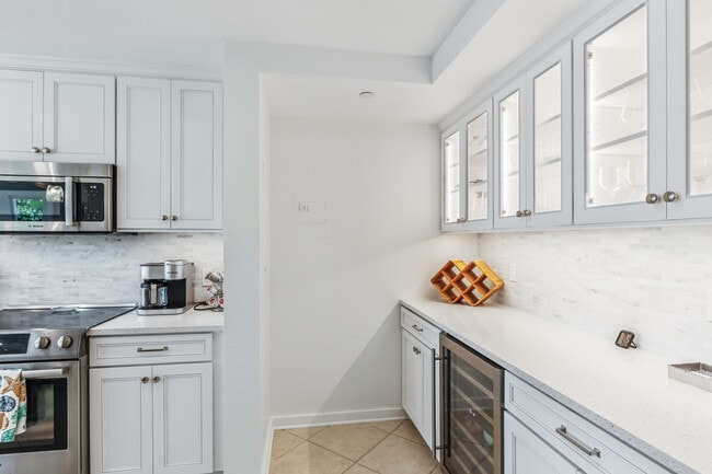 Photo - 701 S Harbor Dr