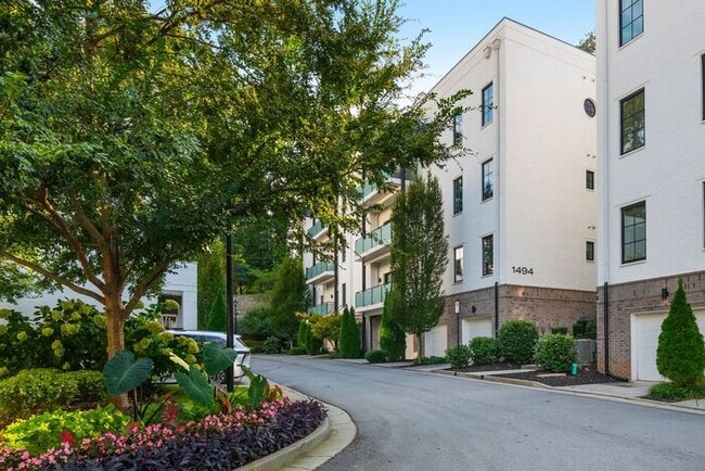Building Photo - Welcome To The Sophia - Your Perfect Retreat in Historic Druid Hills! Unit B