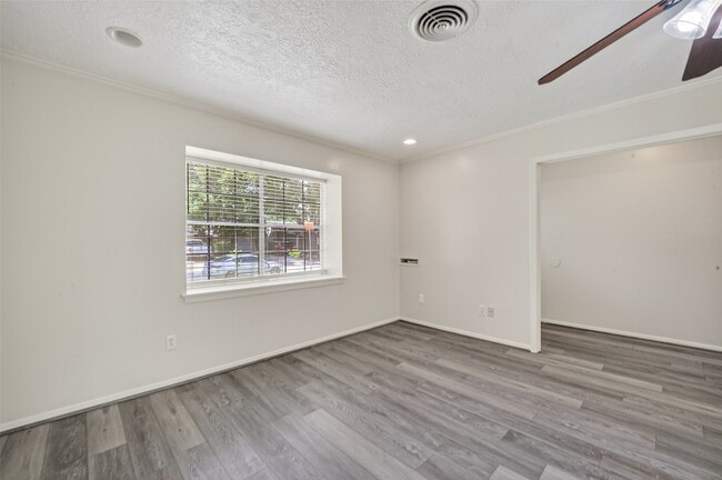 Photo - 9667 Meadowvale Dr