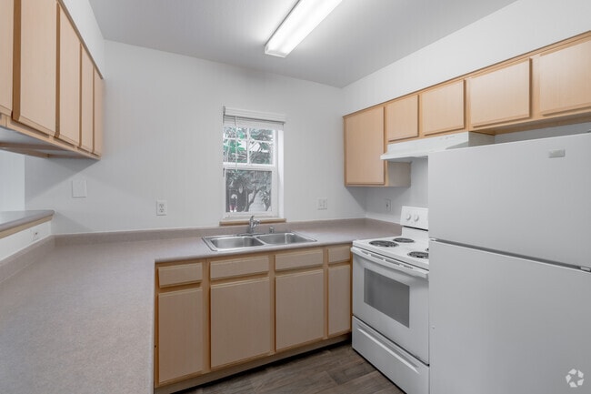 2BR, 2BA - 872SF - Kitchen
