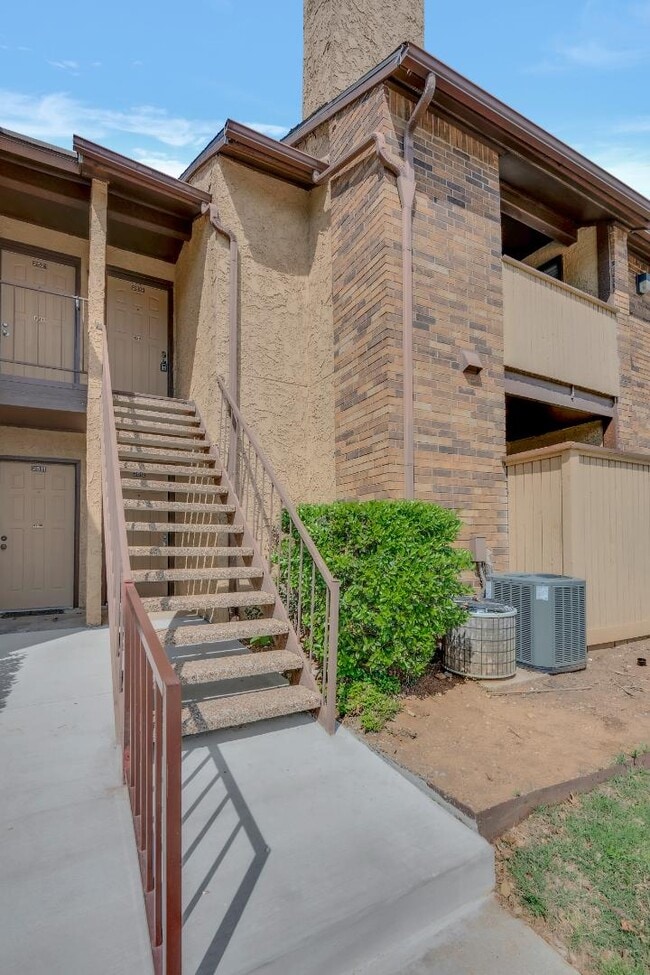 Photo - 2006 Cloisters Dr