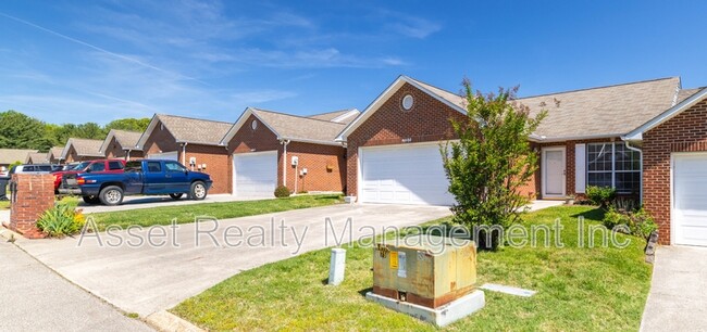 Photo - 4405 Greenfern Way