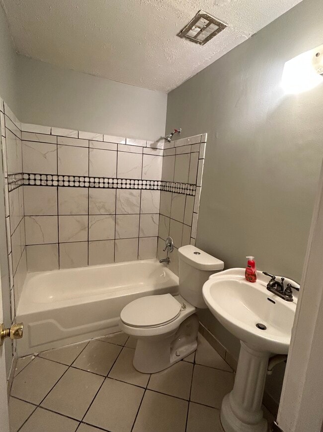 Photo - 6235 Hinchcliff Rd