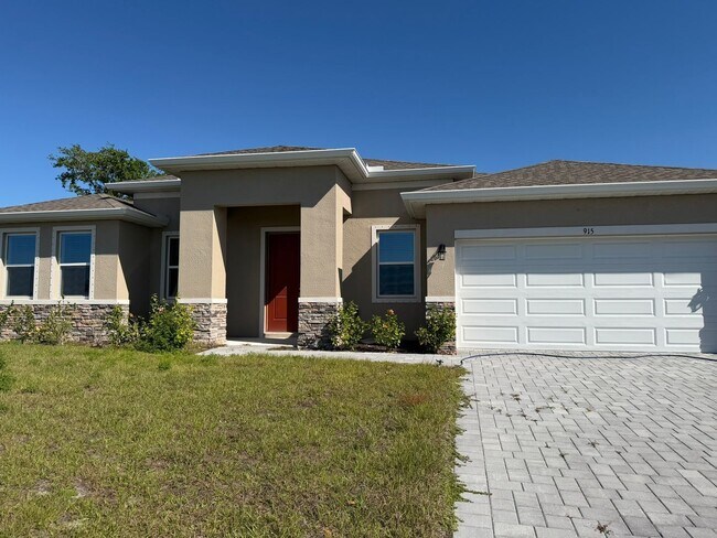 Photo - 915 NE 19th St