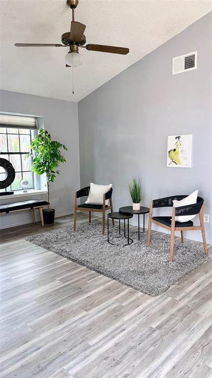 Photo - 1411 Gracy Farms Ln Unidad #96