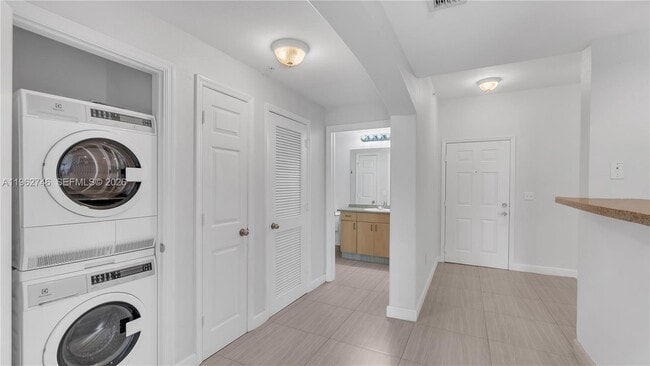 Photo - 533 NE 3rd Ave Unidad 140