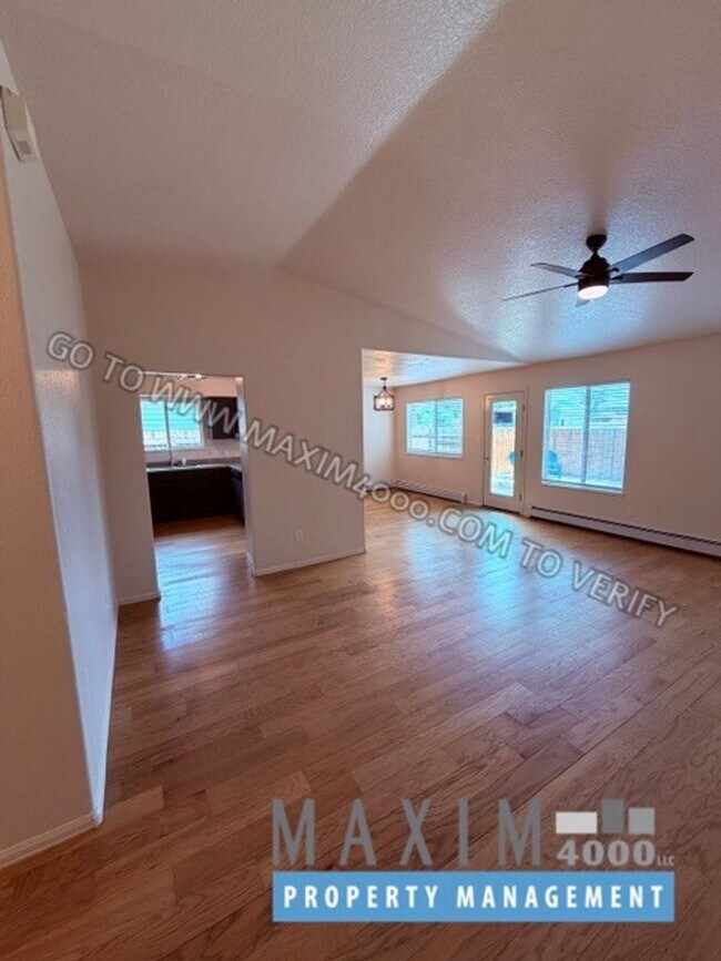 Photo - 255 Sargent Cir