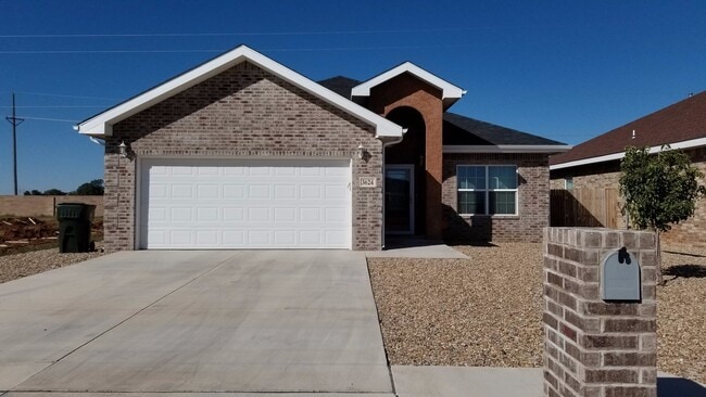 Building Photo - OPEN FLOOR PLAN ON HOME ONLY 1 YEAR OLD