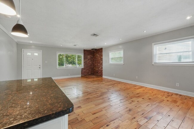 Photo - 3127 N Riverside Dr