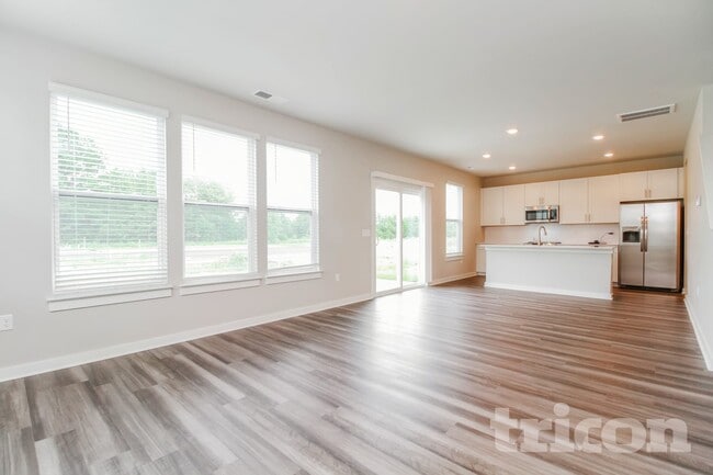 Photo - 1748 Lannister Ave