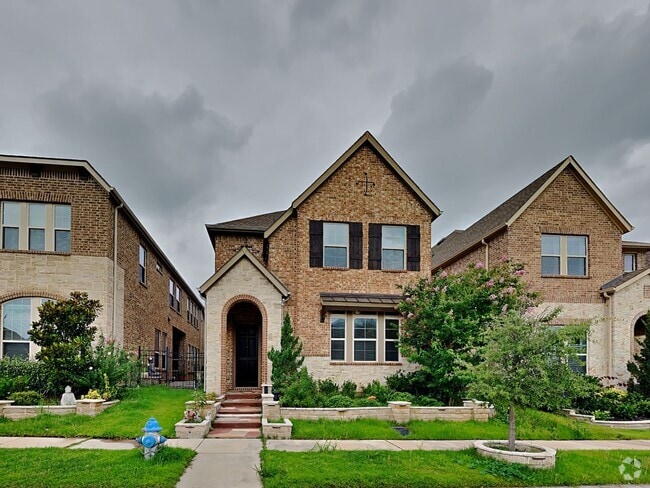 Building Photo - Breathtaking 4-bedroom home in the highly ...